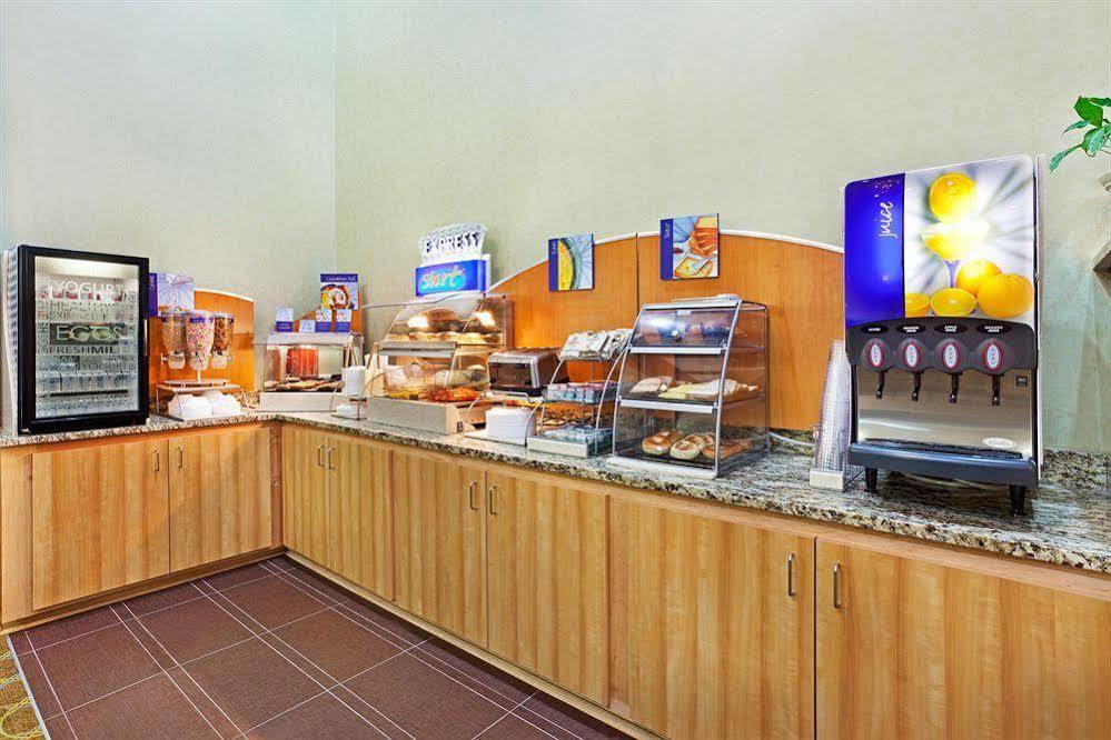 凯富套房酒店-近格林伍德大学 外观 照片